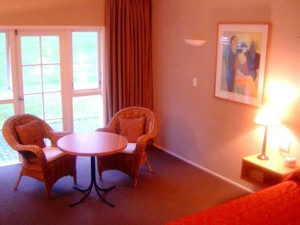 Wallaceville Motor Lodge Upper Hutt Eksteriør billede